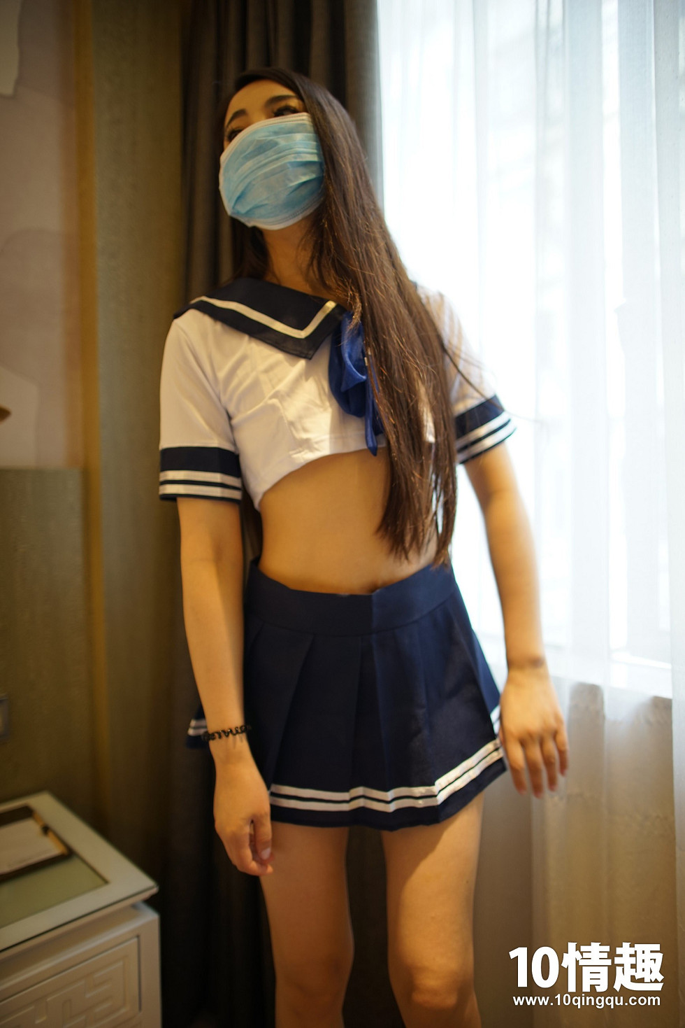 [ROSI写真]口罩系列NO.011_水手学生制服美女居家撩裙秀性感小内裤写真18P